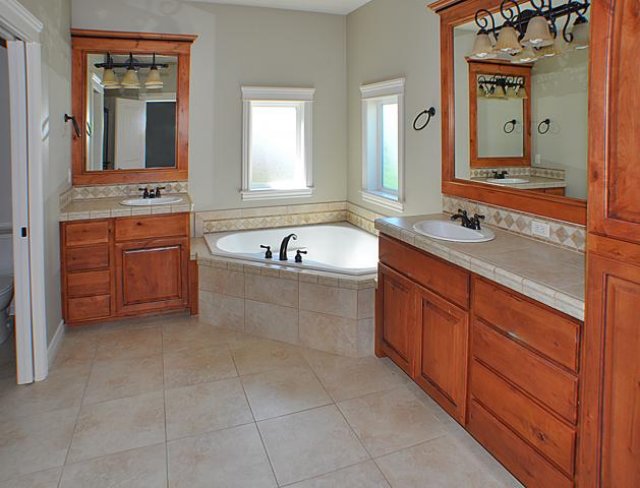 masterbath.jpg